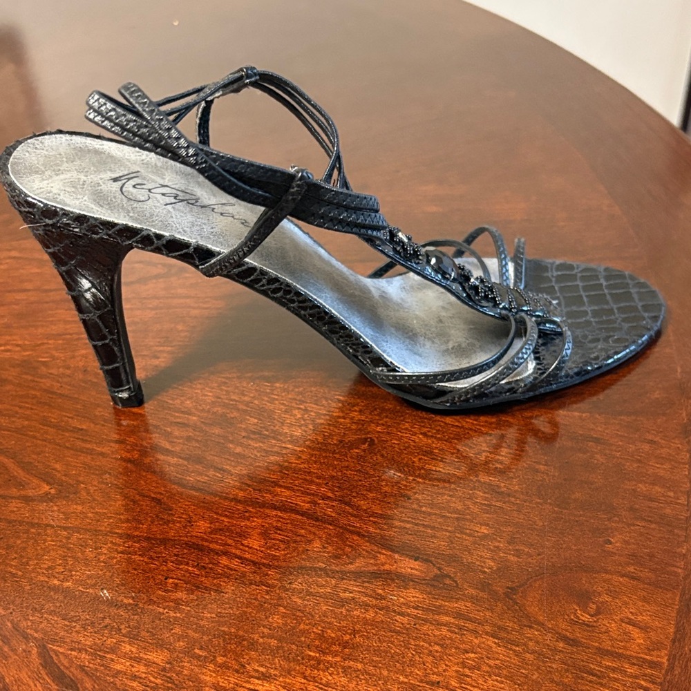 Metaphor Black Strappy 👠 - Picture 2 of 4
